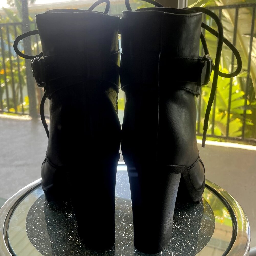 🤑SOLD🤑BLACK Vegan Leather BOOTS (7) - Picture 6 of 6